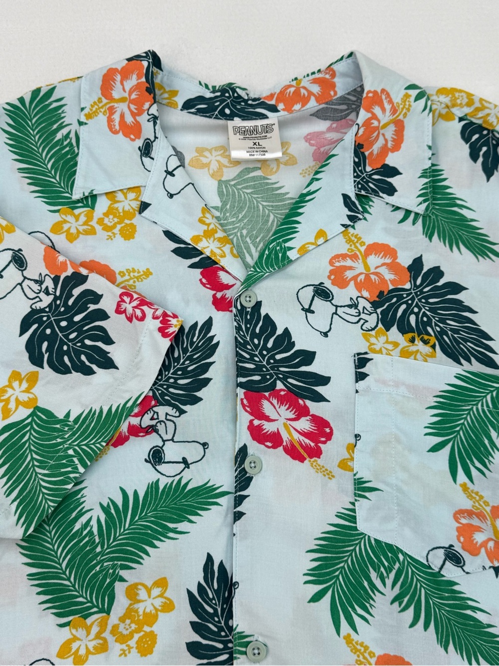 NEW Peanuts Snoopy Men's XL Hawaiian Shirt Sleeve Button Down Tropical Vacation